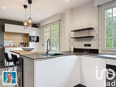 Maison - 237 m² - 9 pièces