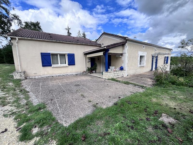 Maison traditionnelle - 151 m² - 6 pièces