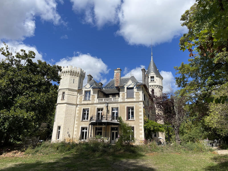 Maison - 420 m² - 13 pièces