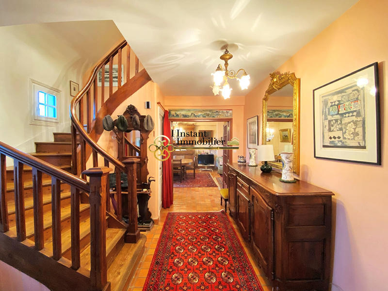 Maison - 201 m² - 7 pièces