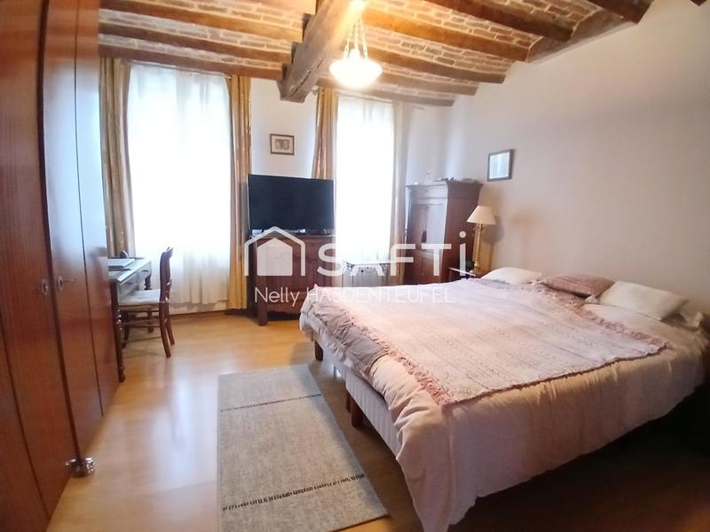 Immeuble - 230 m² - 8 pièces