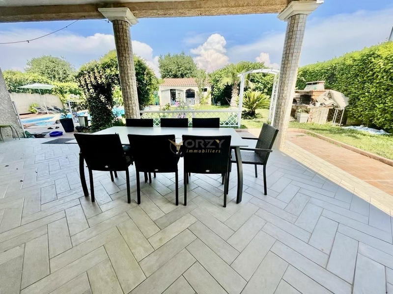 Villa - 270 m² - 7 pièces