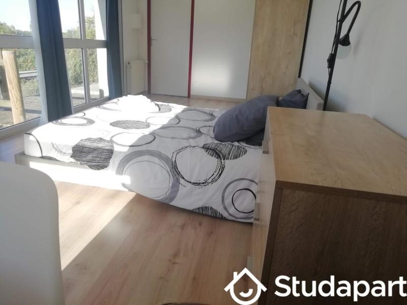 Chambre - 11 m² - 1 pièce