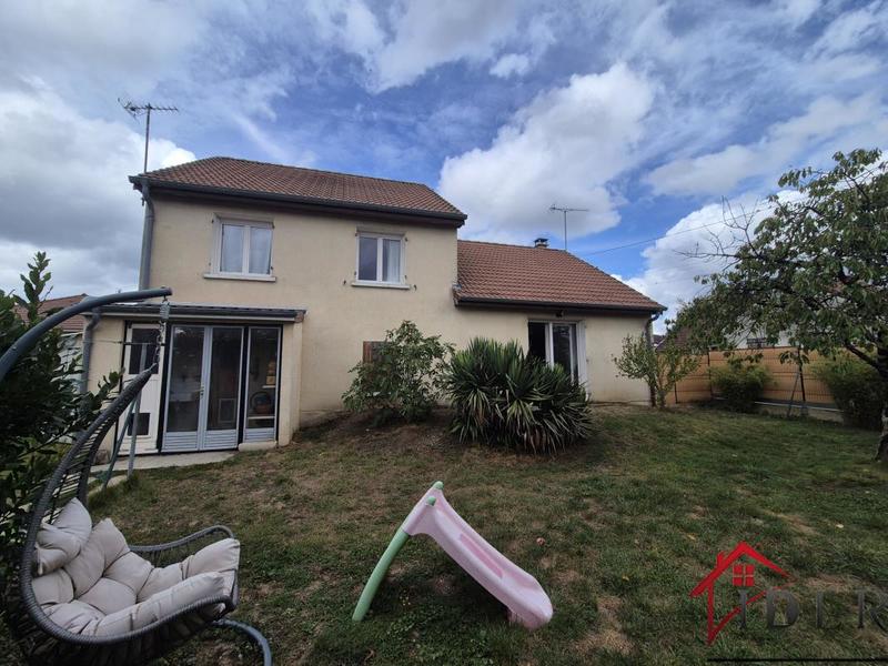 Maison - 90 m² - 5 pièces