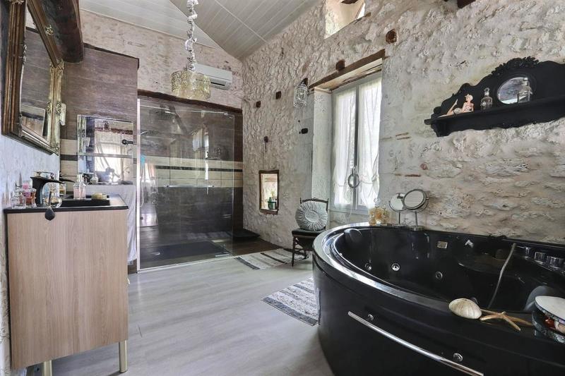 Maison - 373 m² - 10 pièces