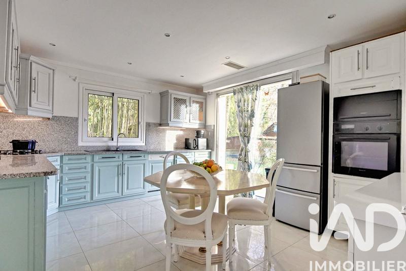 Maison - 206 m² - 8 pièces