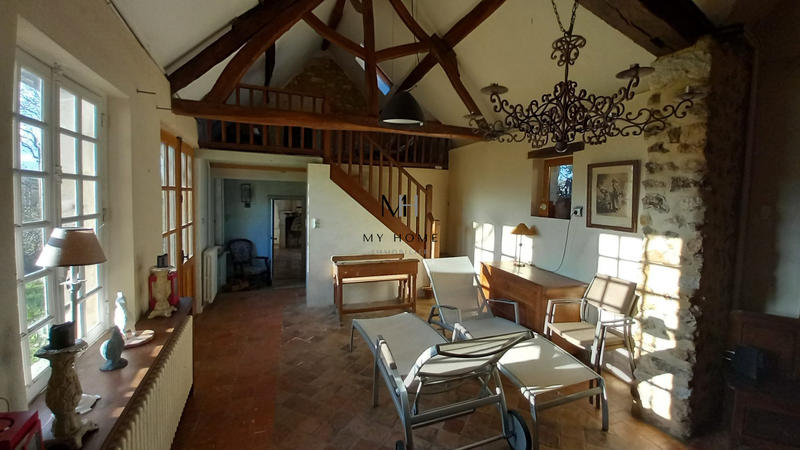 Maison - 320 m² - 18 pièces