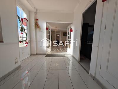 Maison - 248 m² - 6 pièces