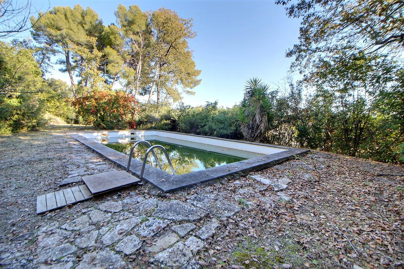 Maison - 303 m² - 8 pièces