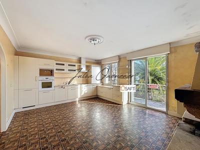 Maison - 154 m² - 8 pièces