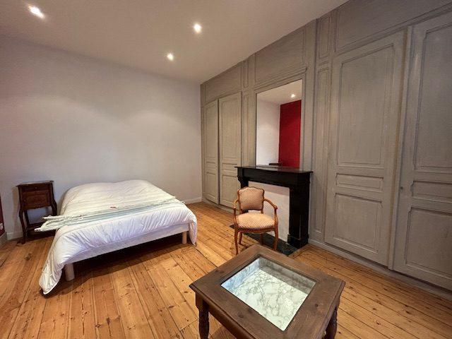 Maison - 240 m² - 6 pièces