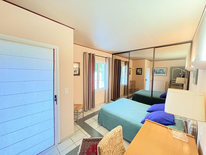 Villa - 311 m² - 11 pièces