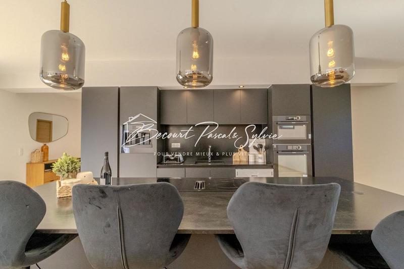 Maison - 180 m² - 7 pièces