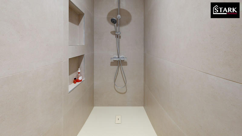 Maison - 263 m² - 9 pièces