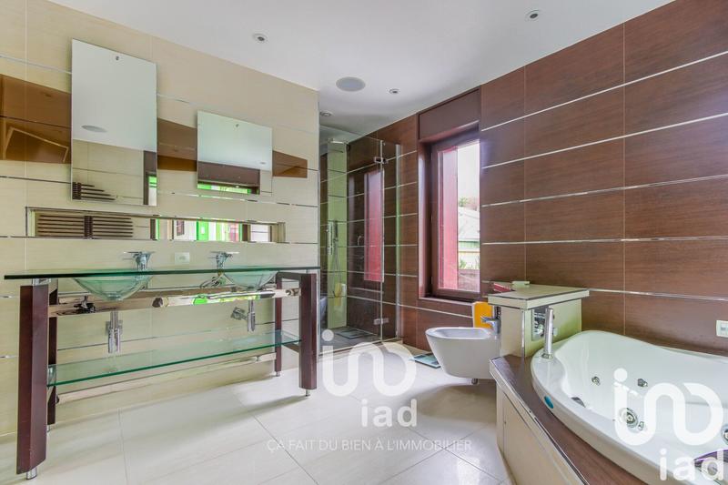 Maison de maîtres - 299 m² - 11 pièces