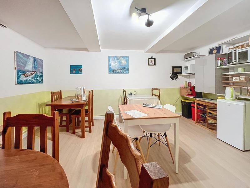 Maison - 412 m² - 9 pièces