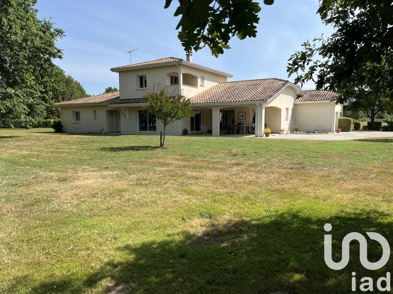 Maison - 221 m² - 6 pièces