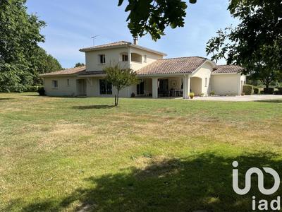 Maison - 221 m² - 6 pièces