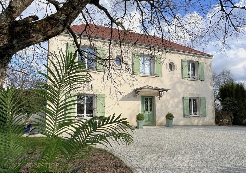 Maison - 309 m² - 10 pièces