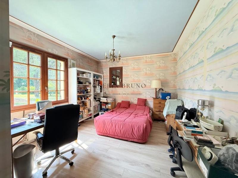 Propriété - 220 m² - 6 pièces