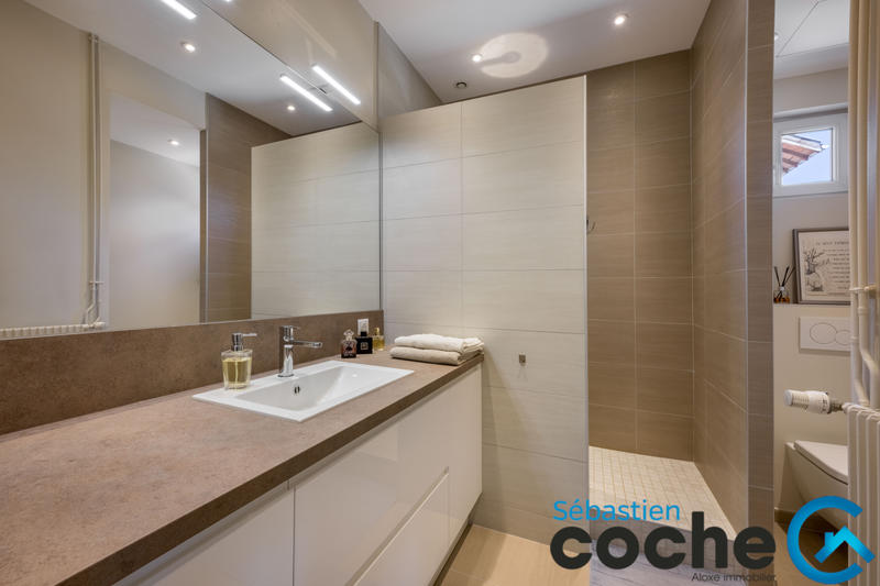 Maison - 245 m² - 8 pièces