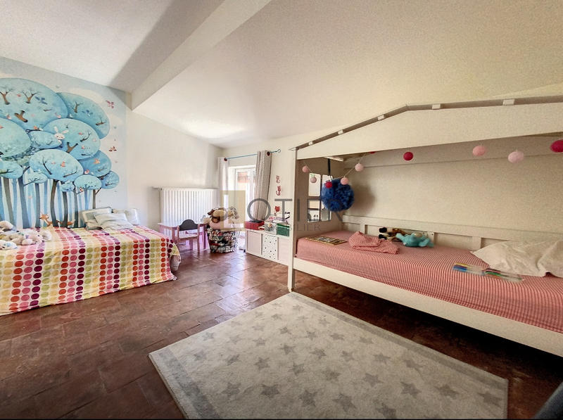 Maison - 207 m² - 8 pièces