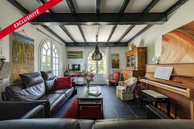 Maison - 182 m² - 9 pièces