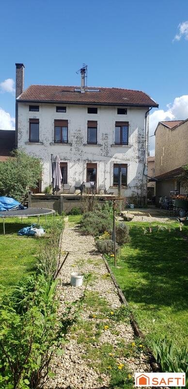 Maison - 230 m² - 10 pièces