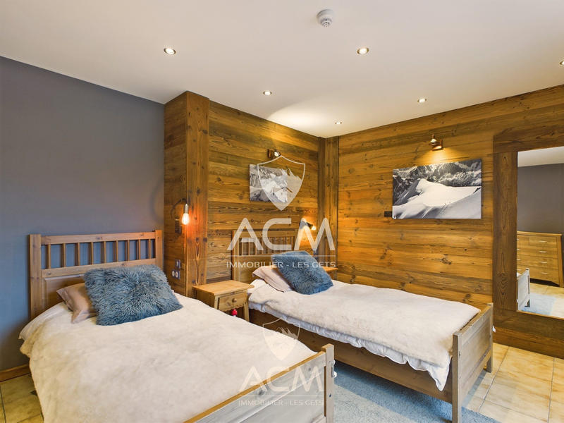 Châlet - 310 m² - 14 pièces