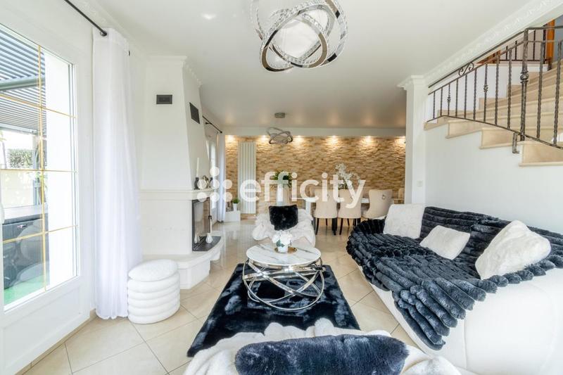 Pavillon - 140 m² - 7 pièces