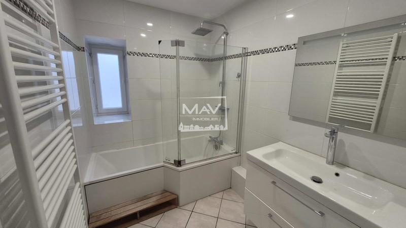 Maison - 210 m² - 8 pièces