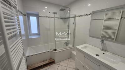 Maison - 210 m² - 8 pièces