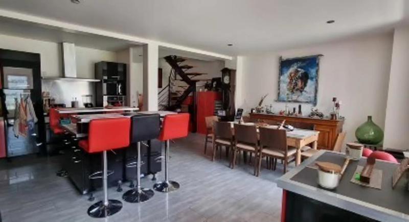 Maison - 206 m² - 7 pièces