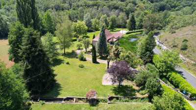 Maison - 279 m² - 9 pièces