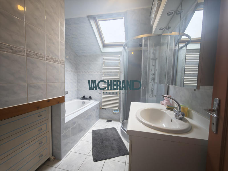 Maison - 232 m² - 7 pièces