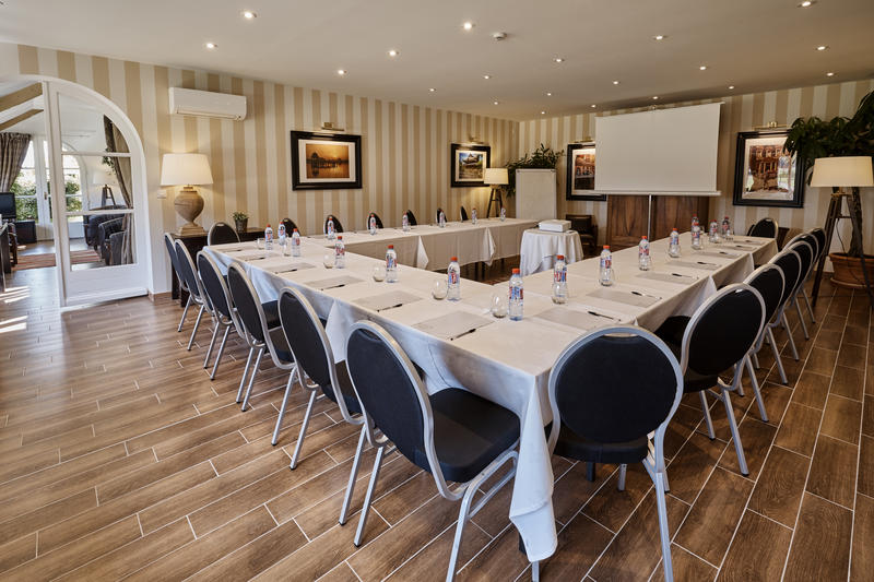 Le Fleuray Hotel Restaurant