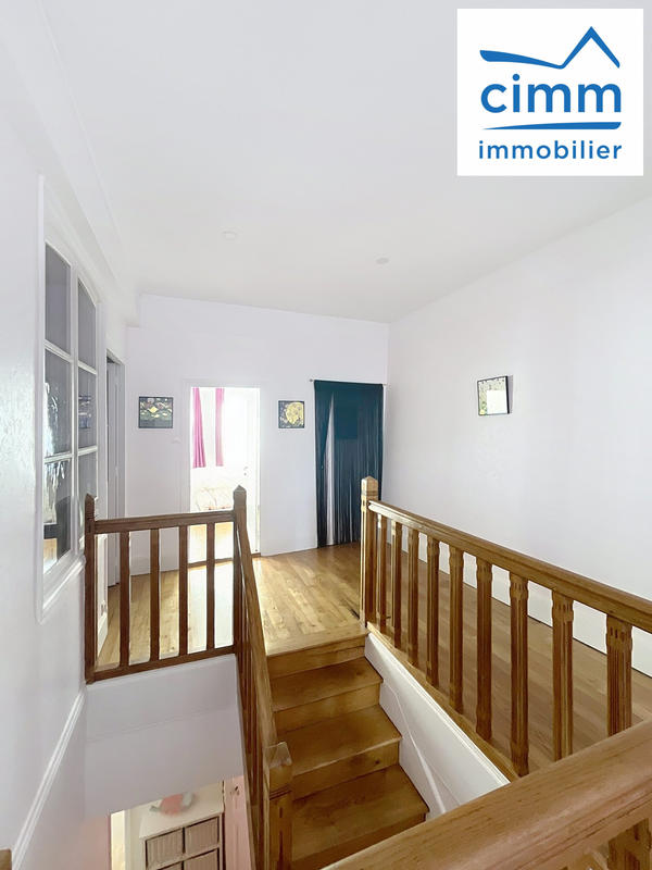 Maison traditionnelle - 159 m² - 4 pièces