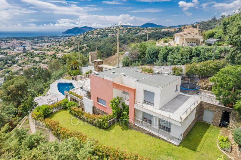 Maison contemporaine - 291 m² - 8 pièces