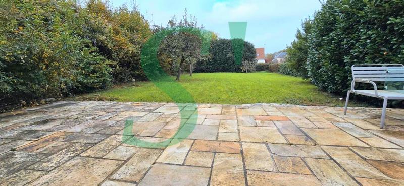 Maison - 268 m² - 10 pièces