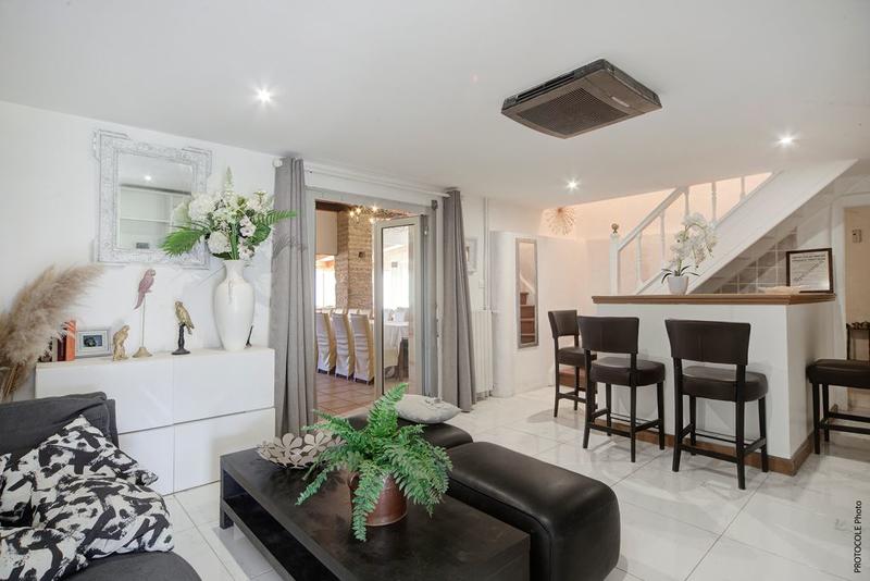 Maison - 340 m² - 10 pièces