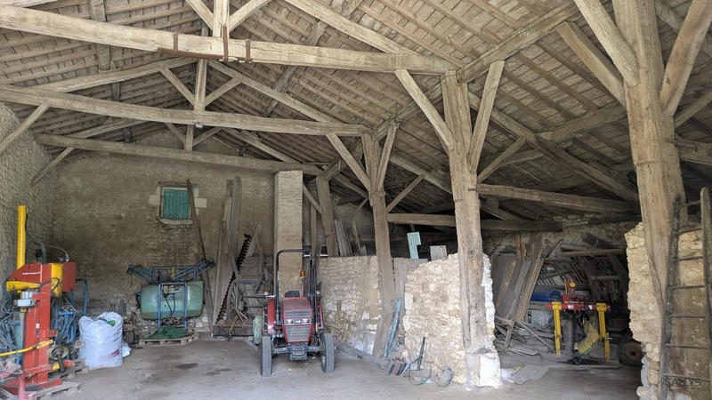 Maison ancienne - 690 m² - 7 pièces