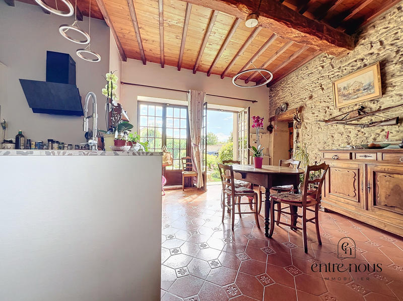 Maison - 220 m² - 6 pièces