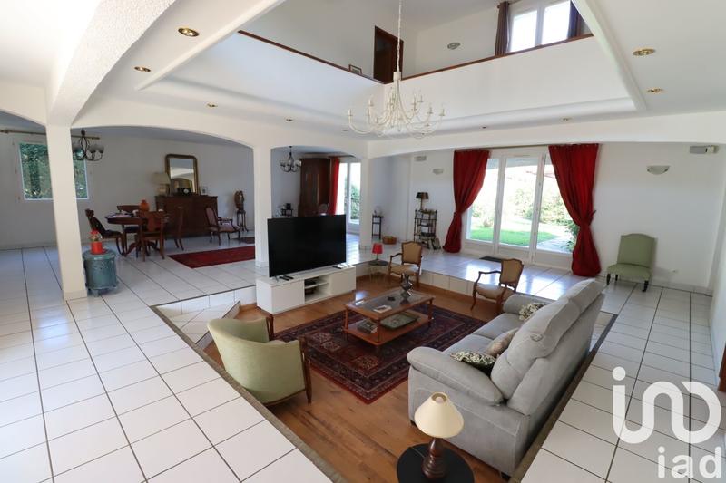 Maison - 242 m² - 6 pièces