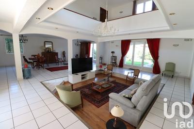 Maison - 242 m² - 6 pièces