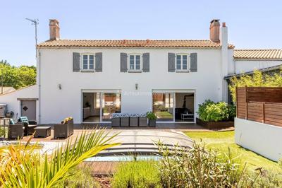 Maison - 175 m² - 10 pièces