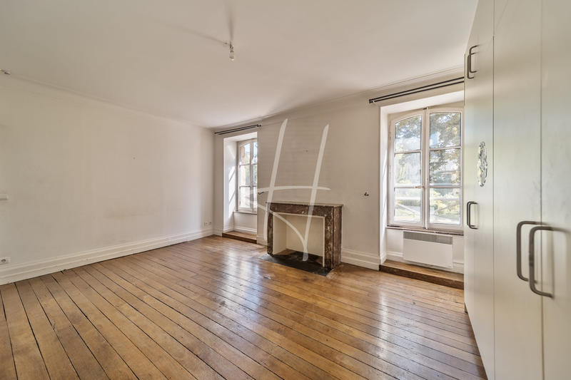 Appartement - 185 m² - 6 pièces