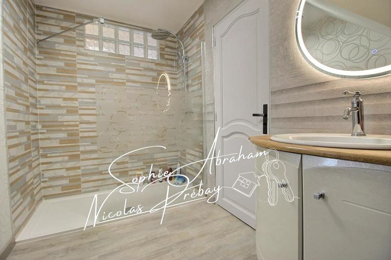 Maison - 211 m² - 8 pièces