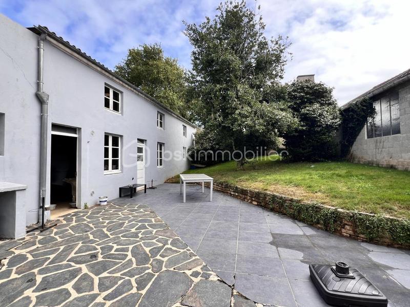 Maison - 225 m² - 8 pièces