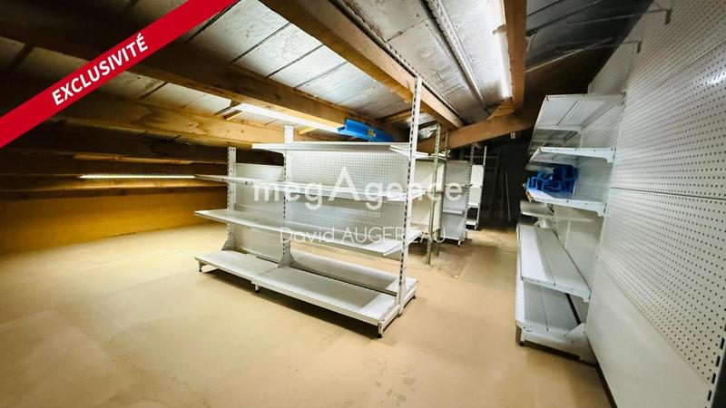 Local commercial - 196 m² - 4 pièces