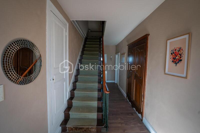 Propriété - 205 m² - 9 pièces